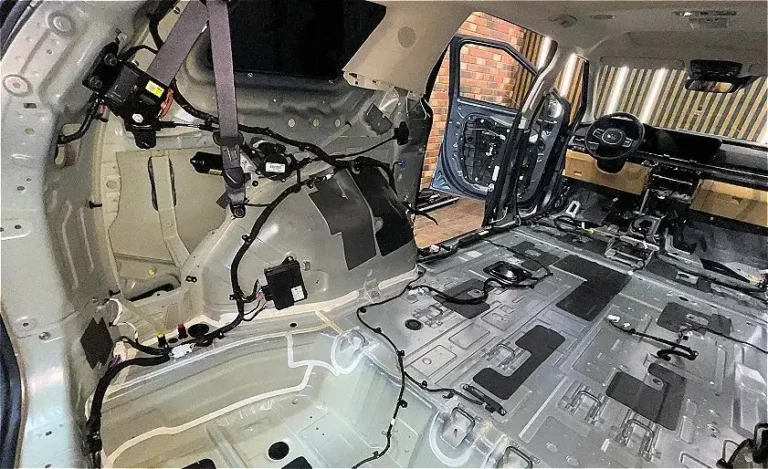 Шумоизоляция багажника KIA Carnival 2021-1