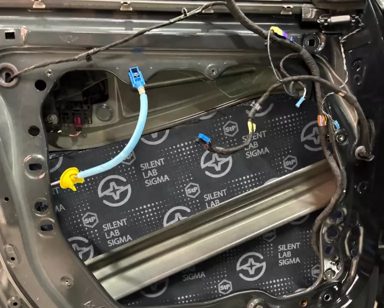 Шумоизоляция двери Mini Cooper Countryman 5